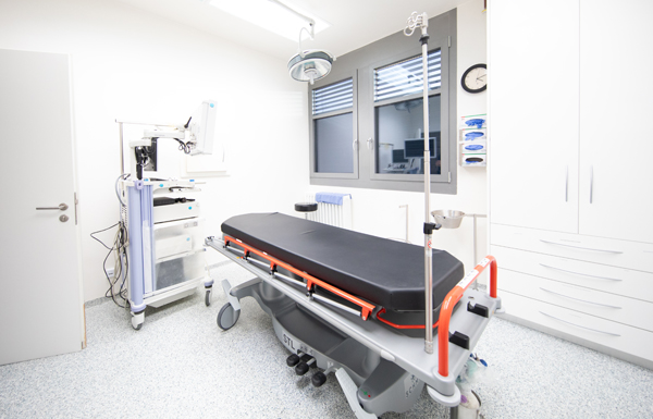 Behandlungsraum für Darmspiegelungen im Kompetenzzentrum für Chirurgie und Proktologie